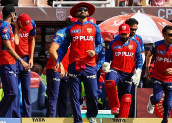 അടിയോടടി, ക്യാച്ച് വിടലോ വിടൽ; രാഹുലിന്റെ സന്തോഷം മണിക്കൂറുകൾ കൊണ്ട് കണ്ണീരാക്കി പഞ്ചാബ്; ഇവരെ ആര് തോൽപ്പിക്കും