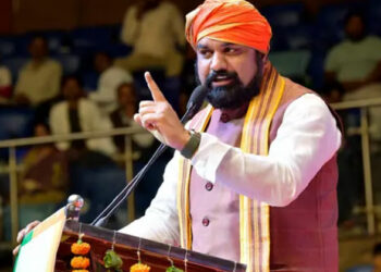 അച്ഛനും അമ്മയും എംഎൽഎമാർ, രക്തത്തിൽ അലിഞ്ഞ രാഷ്ട്രീയം; പ്രായ വിവാദം മുതൽ മുഖ്യമന്ത്രി പദം വരെ, അറിയാം ബീഹാറിന്റെ ആദ്യ ബിജെപി മുഖ്യമന്ത്രിയുടെ നാൾവഴികൾ