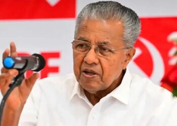 അവസരവാദി ചരിത്രത്തിന്‍റെ ചെളിക്കുഴിയിലേക്ക് വീഴും ; കടുത്ത വിമർശനവുമായി പിണറായി