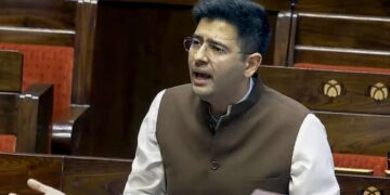 ‘പി ആർ വർക്ക് നിർത്ത്, സമൂസയെ കുറിച്ച് സംസാരിക്കാതെ ബിജെപിക്കെതിരെ സംസാരിക്ക്’ ; രാഘവ് ഛദ്ദയ്ക്ക് മറുപടിയുമായി ആം ആദ്മി പാർട്ടി