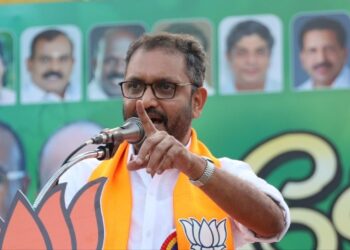 പ്രവാസികളുടെ വോട്ടർ സ്ലിപ്പുകൾ യുഡിഎഫ് ശേഖരിക്കുന്നു ; മഞ്ചേശ്വരത്ത് വ്യാപക കള്ളവോട്ടിന് ശ്രമമെന്ന് പരാതിയുമായി ബിജെപി