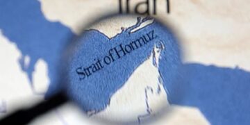 ഹോർമുസ് കടലിടുക്ക് വീണ്ടും അടച്ച് ഇറാൻ ; യുഎസ് നാവിക ഉപരോധം പിൻവലിക്കാത്തത് പ്രകോപനം ; പശ്ചിമേഷ്യ വീണ്ടും യുദ്ധഭീതിയിൽ