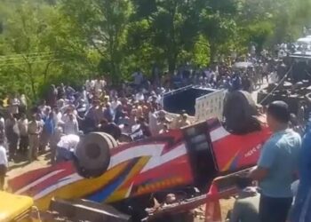 കശ്മീരിൽ ബസ് മറിഞ്ഞ് അപകടം ; 21 മരണം ; അനുശോചനങ്ങൾ അറിയിച്ച് പ്രധാനമന്ത്രി ; കുടുംബങ്ങൾക്ക് ധനസഹായം പ്രഖ്യാപിച്ചു