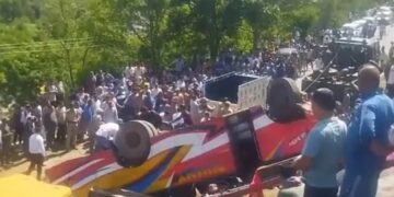 കശ്മീരിൽ ബസ് മറിഞ്ഞ് അപകടം ; 21 മരണം ; അനുശോചനങ്ങൾ അറിയിച്ച് പ്രധാനമന്ത്രി ; കുടുംബങ്ങൾക്ക് ധനസഹായം പ്രഖ്യാപിച്ചു