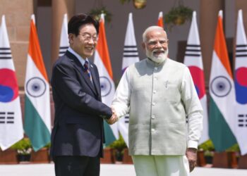 മോദിയെ കാണാനെത്തി ദക്ഷിണ കൊറിയൻ പ്രസിഡന്റ് ലീ ജെ മ്യുങ് ; കപ്പൽ നിർമ്മാണം ഉൾപ്പെടെ 21 ധാരണാപത്രങ്ങളിൽ ഒപ്പുവെച്ചു