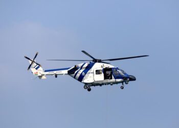 ശബരിമലയ്ക്ക് മുകളിലൂടെ പറന്നത് കോസ്റ്റ് ഗാർഡ് ഹെലികോപ്റ്റർ ; മോശം കാലാവസ്ഥ മൂലം പൈലറ്റിന് കാഴ്ച തടസ്സപ്പെട്ടതെന്ന് വിശദീകരണം