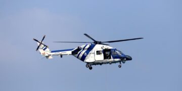 ശബരിമലയ്ക്ക് മുകളിലൂടെ പറന്നത് കോസ്റ്റ് ഗാർഡ് ഹെലികോപ്റ്റർ ; മോശം കാലാവസ്ഥ മൂലം പൈലറ്റിന് കാഴ്ച തടസ്സപ്പെട്ടതെന്ന് വിശദീകരണം