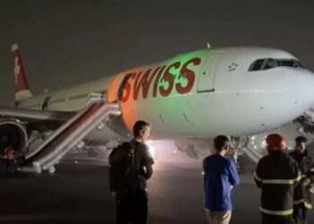 ഡൽഹി വിമാനത്താവളത്തിൽ സ്വിസ് എയർ വിമാനത്തിന് തീപിടിച്ചു ; ആറ് യാത്രക്കാർക്ക് പരിക്ക്