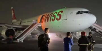 ഡൽഹി വിമാനത്താവളത്തിൽ സ്വിസ് എയർ വിമാനത്തിന് തീപിടിച്ചു ; ആറ് യാത്രക്കാർക്ക് പരിക്ക്
