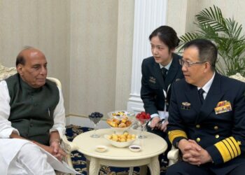 ചൈനീസ് പ്രതിരോധ മന്ത്രിയുമായി കൂടിക്കാഴ്ച നടത്തി രാജ്‌നാഥ് സിംഗ് ; എസ്.സി.ഒ പ്രതിരോധ മന്ത്രിമാരുടെ യോഗം കിർഗിസ്ഥാനിൽ