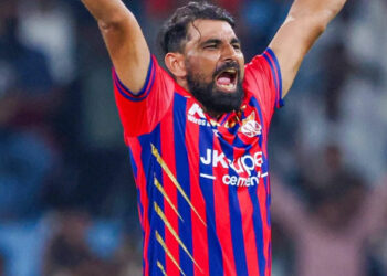 കഴിഞ്ഞ വർഷത്തെ പാഠം മറന്നില്ല; ഹൈദരാബാദ് പിച്ചിലെ ചാണക്യതന്ത്രം വെളിപ്പെടുത്തി ഷമി; 18 ഡോട്ട് ബോളുകളിൽ ഒളിഞ്ഞിരുന്നത് ആ രഹസ്യം