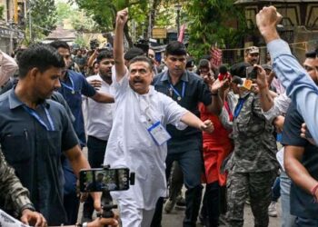 ഭബാനിപൂരിൽ റെക്കോർഡ് പോളിംഗ് ;മമതയും സുവേന്ദുവും നേർക്കുനേർ; മമതയുടെ സിംഹാസനം ഇളകുമോ ?