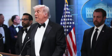 വെടിയുണ്ടകളെ തടുക്കുന്ന മനുഷ്യമതിൽ, യുഎസ് പ്രസിഡന്റിന്റെ സുരക്ഷാ രഹസ്യങ്ങൾ ഇതാ; പാളിച്ചകൾ ചർച്ചയാകുമ്പോൾ