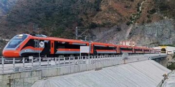 ജമ്മു – ശ്രീനഗർ വന്ദേ ഭാരത്  ഏപ്രിൽ 30 മുതൽ; കശ്മീരിലേക്കുള്ള യാത്ര ഇനി ഹൈസ്പീഡിൽ, ട്രെയിൻ സർവീസ് കത്ര വഴി!