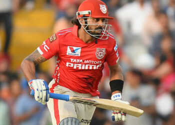 ബൗളിംഗ് ഓപ്പണർ, ബാറ്റിംഗ് ഓപ്പണർ; മുരളി വിജയ് കുറിച്ചത് ലോക ക്രിക്കറ്റിലെ തന്നെ അപൂർവ്വ റെക്കോർഡ്; അന്ന് നടന്നത് വിചിത്ര സംഭവം