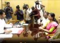 തമിഴ്നാട്ടിൽ മൂന്ന് എഐഎഡിഎംകെ എംഎൽഎമാർ രാജിവെച്ചു ; വിജയ്‌യുടെ ടിവികെ ലക്ഷ്യം