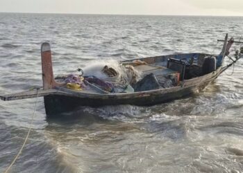 കച്ച് തീരത്ത് ഉപേക്ഷിക്കപ്പെട്ട നിലയിൽ പാകിസ്താനി ബോട്ട് ; ജാഗ്രത നിർദ്ദേശം ; മേഖലയിൽ സുരക്ഷ ശക്തമാക്കി ബിഎസ്എഫ്