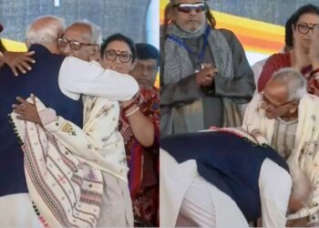 മോദി കാൽ തൊട്ടു വന്ദിച്ച മഖൻലാൽ സർക്കാർ ; ബ്രിഗേഡ് പരേഡ് ഗ്രൗണ്ട് സാക്ഷിയായത് ഒരു 98കാരന്റെ പതിറ്റാണ്ടുകളുടെ പോരാട്ടത്തിന്