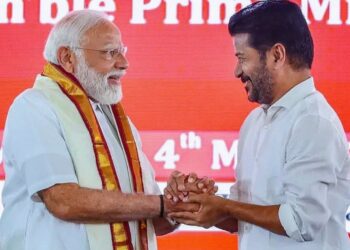 തെലങ്കാന സന്ദർശിച്ച് മോദി ; വമ്പൻ സ്വീകരണവുമായി രേവന്ത് റെഡ്‌ഡി ; 9,400 കോടി രൂപയുടെ വിവിധ വികസന പദ്ധതികൾക്ക് തുടക്കം