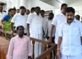 എഐഎഡിഎംകെയിൽ തമ്മിലടി, പിളർപ്പ് ; എടപ്പാടിയെ മാറ്റണമെന്ന് ആവശ്യം; വിജയ് സർക്കാരിന് പിന്തുണ നൽകി വിമത വിഭാഗം