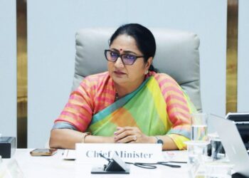 ഡൽഹിയിൽ ഇനി മെട്രോ മൺഡേ, ആഴ്ചയിൽ 2ദിവസം വർക്ക് ഫ്രം ഹോം ; അകമ്പടി വാഹനങ്ങളിൽ 60% കുറവ്  ; കർശന നിയന്ത്രണങ്ങൾ പ്രഖ്യാപിച്ച് രേഖാ ഗുപ്ത