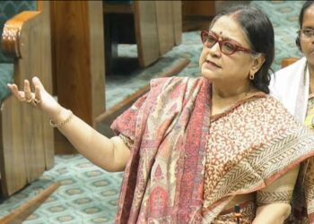 മമത ബാനർജിയുടെ വലംകൈ ബിജെപിയിലേക്ക്?; എല്ലാ പാർട്ടി പദവികളും രാജിവെച്ച് എംപി കാകോലി ഘോഷ് ദസ്തിദാർ