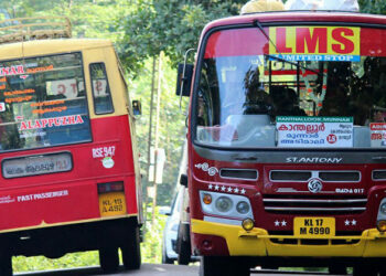 പെട്രോളടിക്കാനുള്ള കാശ് പോലും കിട്ടില്ല; സ്ത്രീകളുടെ സൗജന്യ യാത്രക്കെതിരെ സ്വകാര്യ ബസ് ഉടമകൾ; മുഖ്യമന്ത്രിയെ കാണാൻ തീരുമാനം