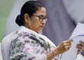‘ഈ കണക്കുകൾ വ്യാജം, സൂര്യൻ അസ്തമിക്കും വരെ കാത്തിരിക്കൂ’; ബംഗാളിൽ പതറി മമത, അട്ടിമറി ആരോപിച്ച് ദീദി! ബിജെപി കാവി പുതയ്ക്കുമ്പോൾ പോര് മുറുകുന്നു