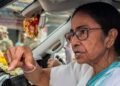 തോൽവി സമ്മതിക്കാതെ മമതയുടെ ‘അടി’ നാടകം! വയറ്റിൽ ചവിട്ടി പുറത്താക്കിയെന്ന് ആരോപണം; കേന്ദ്ര സേനയെ പഴിചാരി ദീദി, പരിഹാസവുമായി ബിജെപി