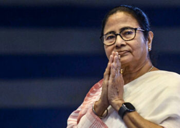 ബംഗാളിൽ ചരിത്രമെഴുതി ബിജെപി; പകുതിയിലധികം സീറ്റുകളിൽ ലീഡ്; തകർന്നടിഞ്ഞ് തൃണമൂൽ, മമതയുടെ കോട്ടയിൽ കാവിക്കൊടി