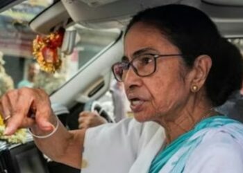 ‘തിരഞ്ഞെടുപ്പ് കമ്മീഷനെ ഉപയോഗിച്ച് ബിജെപി 100 സീറ്റുകൾ മോഷ്ടിച്ചു’ ; പൊട്ടിത്തെറിച്ച് മമത ബാനർജിയുടെ ആദ്യ പ്രതികരണം