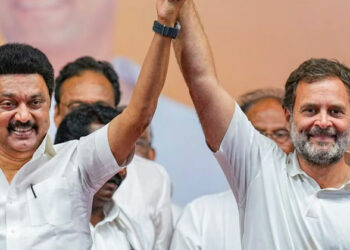 പിന്നിൽ നിന്ന് കുത്തിയവർ; കോൺഗ്രസിനെതിരെ കടുത്ത ഭാഷയിൽ ഡി.എം.കെ; വിജയിനെ പിന്തുണയ്ക്കുന്നതിൽ സഖ്യത്തിൽ വൻ വിള്ളൽ