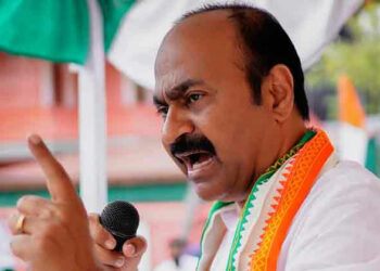 വന്ദേമാതരം പാടിയത് എന്റെ അറിവോടെയല്ല, അച്ഛന്റെ പേര് പറഞ്ഞതിൽ അഭിമാനമുണ്ട്’; വിവാദങ്ങൾക്ക് വാർത്താസമ്മേളനത്തിൽ മറുപടി നൽകി മുഖ്യമന്ത്രി വി.ഡി. സതീശൻ