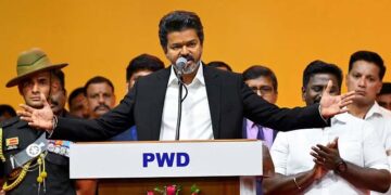 തമിഴ്‌നാട്ടിലെ ഏക അധികാര കേന്ദ്രം ഞാൻ’: മുഖ്യമന്ത്രിയായി വിജയ് സത്യപ്രതിജ്ഞ ചെയ്തു; 60 വർഷത്തെ ദ്രാവിഡ രാഷ്ട്രീയത്തിന് അന്ത്യം