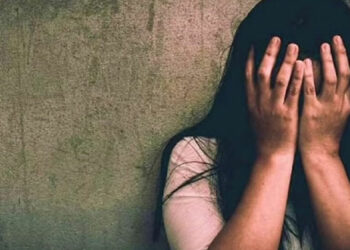 ശരീരത്തിൽ രക്തമൊഴിച്ചും മൃഗമാംസം ചൊരിഞ്ഞും ഭീകരാന്തരീക്ഷം, ദളിത് യുവതിയെ മതം മാറ്റാൻ ക്രൂര പീഡനം; നാല് പേർ അറസ്റ്റിൽ