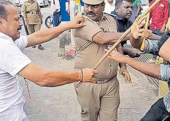 രക്ഷാപ്രവർത്തന കേസിൽ വഴിത്തിരിവ്; എസ്ഐടിക്ക് മുന്നിൽ പൊട്ടിക്കരഞ്ഞ് എസ്ഐമാർ; എഡിജിപി അജിത് കുമാറിനെതിരെ ഗുരുതര മൊഴി