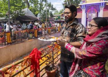 ‘കണ്ണീരും കയ്പ്പേറിയ ഓർമ്മകളും മറക്കൂ, നമുക്ക് ഒരുമിച്ച് മുന്നോട്ട് പോകാം’; കാശ്മീരി പണ്ഡിറ്റുകളോട് മെഹബൂബ മുഫ്ത