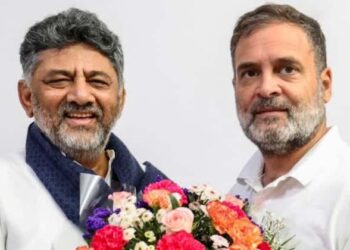 1’ഗാന്ധി കുടുംബമില്ലെങ്കിൽ ഞാനില്ല’: ഹൈക്കമാൻഡിന് മുന്നിൽ സാഷ്ടാംഗം പ്രണമിച്ച് കർണാടകയുടെ പുതിയ നായകൻ; കോൺഗ്രസിലെ അടിമത്തം വീണ്ടും ചർച്ചയാകുന്നു