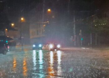 ബംഗാൾ ഉൾക്കടലിൽ രണ്ട് ചക്രവാതച്ചുഴികൾ ; കേരളത്തിൽ ശക്തമായ മഴക്കും 50 കിലോമീറ്റർ വരെ വേഗതയുള്ള കാറ്റിനും സാധ്യതയെന്ന് മുന്നറിയിപ്പ്