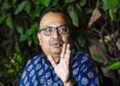 തൃണമൂൽ എംഎൽഎ കുനാൽ ഘോഷിന് നേരെ മുട്ടയേറ് ; പ്രതിഷേധം മമതാ ബാനർജിയുടെ വസതിക്കു മുൻപിൽ