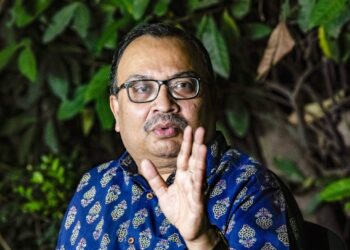 തൃണമൂൽ എംഎൽഎ കുനാൽ ഘോഷിന് നേരെ മുട്ടയേറ് ; പ്രതിഷേധം മമതാ ബാനർജിയുടെ വസതിക്കു മുൻപിൽ