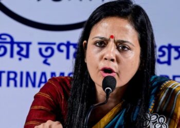 ‘അസംബന്ധ നാടകം’ ; അരൂപ് റോയിയെ പുതിയ ചെയർമാനായി തിരഞ്ഞെടുത്തതിനെ പരിഹസിച്ച് മഹുവ മൊയ്ത്ര