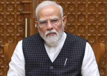 ചുവപ്പുനാടകളും അനാവശ്യ നിയന്ത്രണങ്ങളും ഒഴിവാക്കണം, ലക്ഷ്യത്തിലെത്താൻ വേഗതയോടെയുള്ള തീരുമാനങ്ങൾ വേണം ; സെക്രട്ടറിമാർക്ക് നിർദ്ദേശങ്ങളുമായി മോദി