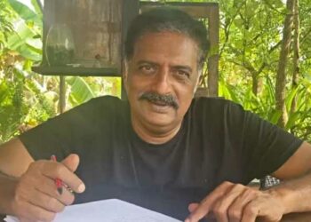 നടൻ പ്രകാശ് രാജിന് തിരിച്ചടി; 3 സംസ്ഥാനങ്ങളിലായി 4 വോട്ടർ ഐഡി, കോടതി ജാമ്യമില്ലാ വാറന്റ് പുറപ്പെടുവിച്ചു!