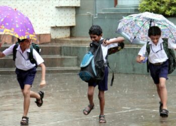 മഴ ശക്തമാകുന്നു ; രണ്ട് ജില്ലകളിലെ വിദ്യാഭ്യാസ സ്ഥാപനങ്ങൾക്ക് നാളെ അവധി