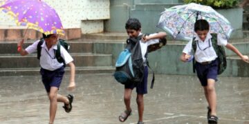 മഴ ശക്തമാകുന്നു ; രണ്ട് ജില്ലകളിലെ വിദ്യാഭ്യാസ സ്ഥാപനങ്ങൾക്ക് നാളെ അവധി