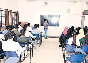 ‘ടോപ്പർ’ പരസ്യങ്ങൾക്ക് പൂട്ടുവീഴും, അധ്യാപകരുടെ യോഗ്യതയും യഥാർത്ഥ വിജയനിരക്കും വെളിപ്പെടുത്തണം; കോച്ചിംഗ് സെന്ററുകൾക്ക് കടിഞ്ഞാണിടാൻ കേന്ദ്രം