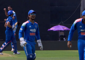പ്രസീദിന്റെ മാരക ബോളിംഗ്, സ്ലിപ്പിൽ രോഹിതിന്റെ മാസ്സ് ക്യാച്ചുകൾ; അഫ്ഗാനെ തുടക്കത്തിലേ പൂട്ടി ഇന്ത്യൻ പുലികൾ