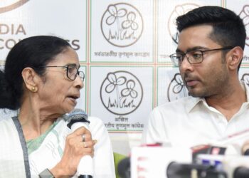 തൃണമൂൽ കോൺഗ്രസ് പിളർന്നു ; അഭിഷേക് ബാനർജി പെരുവഴിയിൽ ; ബംഗാൾ നിയമസഭയിലെ പുതിയ പ്രതിപക്ഷ നേതാവ് ഋതബ്രത ബാനർജി