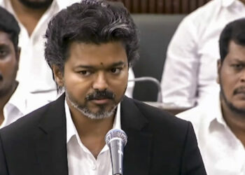 എനിക്ക് ജനങ്ങളുടെ പണം മോഷ്ടിക്കാൻ അറിയില്ല; സ്റ്റാലിനെയും ഉദയനിധിയെയും കുട്ടിക്കഥയിലൂടെ പരിഹസിച്ച് നിയമസഭയിൽ വിജയിയുടെ  പ്രസംഗം